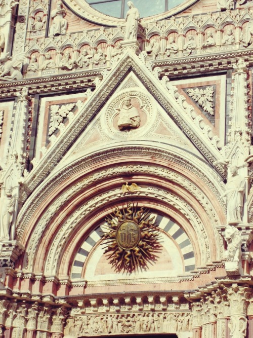 xshayarsha:Siena Cathedral, Italy.