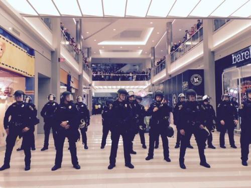 hellotailor:Photos from the #BlackLivesMatter protest happening right now at the Mall of America. [x