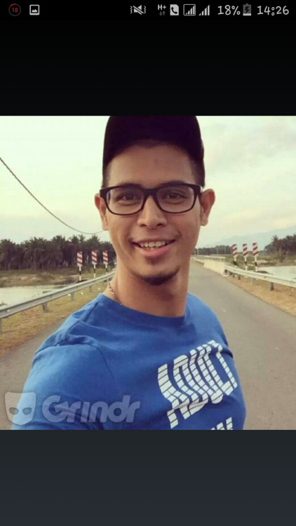 nottibunny89: algenistgenius:  Lann Aziz, model Malaysia yang tak ternama. Jadi terpaksalah dia berbogel untuk menjadi ternama. Good luck! 😂   Senyuman manis.. Badan sedap.. 