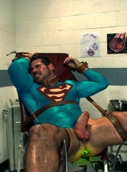 superfrai87: Torturado con. Kriptonita #superman #dildo Superman