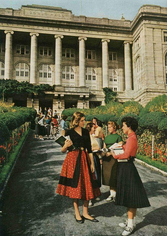 historicaltimes:  Students of girls’ college gather on campus to talk between classes,