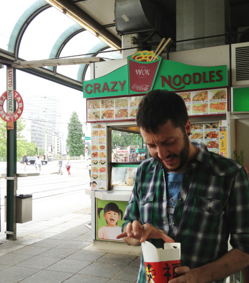 yomersapiens:i noodles saranno anche economici, però ogni volta è un’avventura…Quest'uomo. Quest'uom