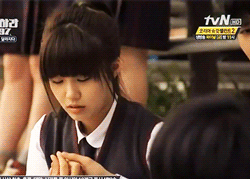 eunjimollayo: “I remember people in school saying that Jung Eunji is a good singer.