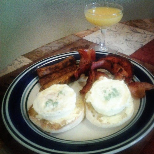 Breakfast. #gourmet #eggs #english #muffins #breakfast #gordonramsay #countrybreakfast #bacon #sausa