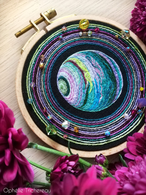 &ldquo;Uranus&rdquo;Hand embroidery.11,5 cm in diameter.DMC embroidery threads, Swarovski crystal be