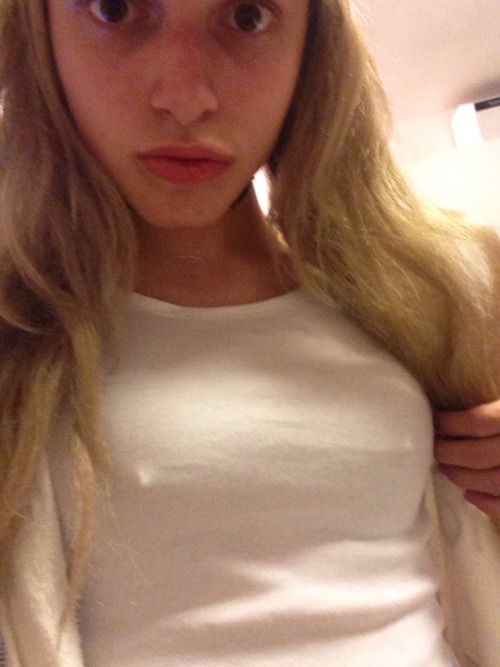 cumcoveredashley: Guyss it was so cold todayyyy and I wore a white shirt on purpose with no bra!!! W