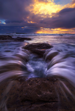 drxgonfly:  Sink hole (by Goff Kitsawad) 