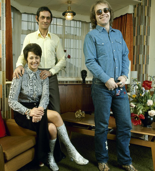 twixnmix: Elton John with his mother Shelia and stepfather Fred Farebrother in their apartment, 1971