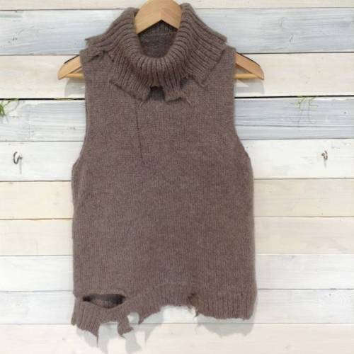 lacollectionneuse: Martin Margiela マルタンマルジェラ ノースリーブニット0141757 destroyed sleeveless turtleneck knit &