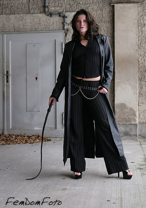 thefemdomdiary: Love the look and the attitude.