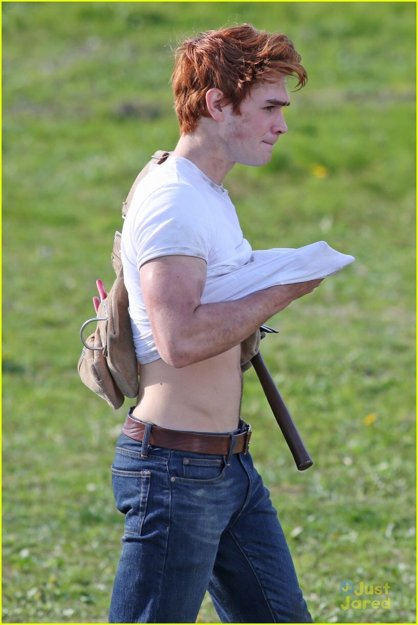 dudenathanbro:Keneti James Fitzgerald “KJ” Apa is a New Zealand actor. He is