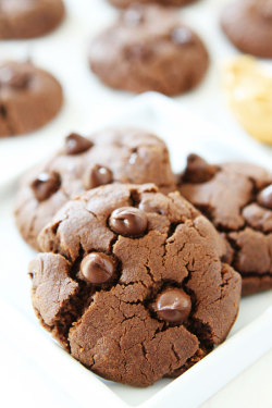 fullcravings:  Flourless Chocolate Peanut Butter Cookies