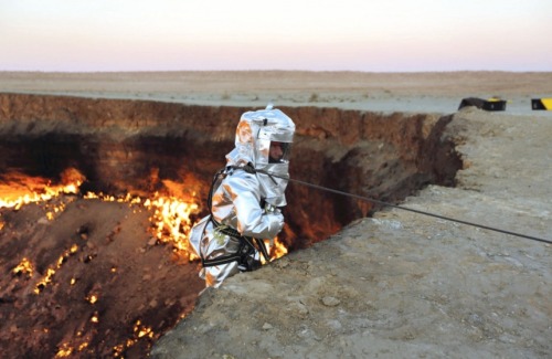 northwestwade:fyeahscienceteachers: shychemist:  gnossienne: Forty years ago, a vast molten cavity known as the Darvaza crater – nicknamed the “door to hell” – opened up in the desert of north Turkmenistan, and has been burning ever since. Now,