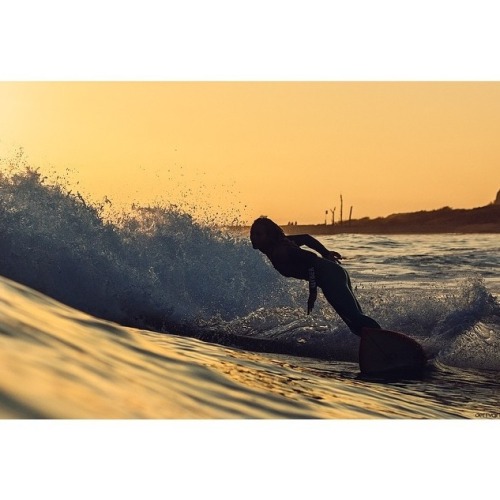 http://surfandbefree.tumblr.comMalia Wardph. Chris Grant