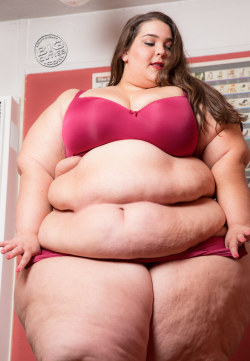 ssbbw-loverfa:Ssbbw bigcutie Bo Berry the fattest