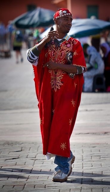 Traditionnal musician in Marrakech, Morocco. (heyy guys i’m back) 