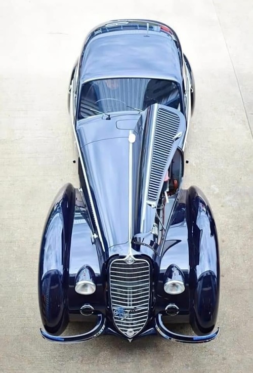 frenchcurious:Alfa Romeo 8C 2900B Lungo Touring Berlinetta 1937. - source Cars &amp; Motorbikes 