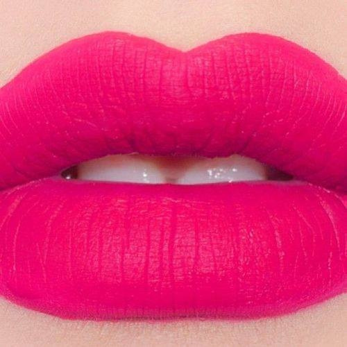 iwannabejanelle:  jaynelovesdick:  are your lip red enough? are your lips hungry enough?  Love this color… I want!