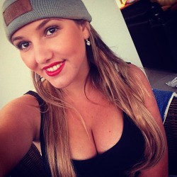 elbutanero:   La jamona del día … Shania Perrett. Instagram.  