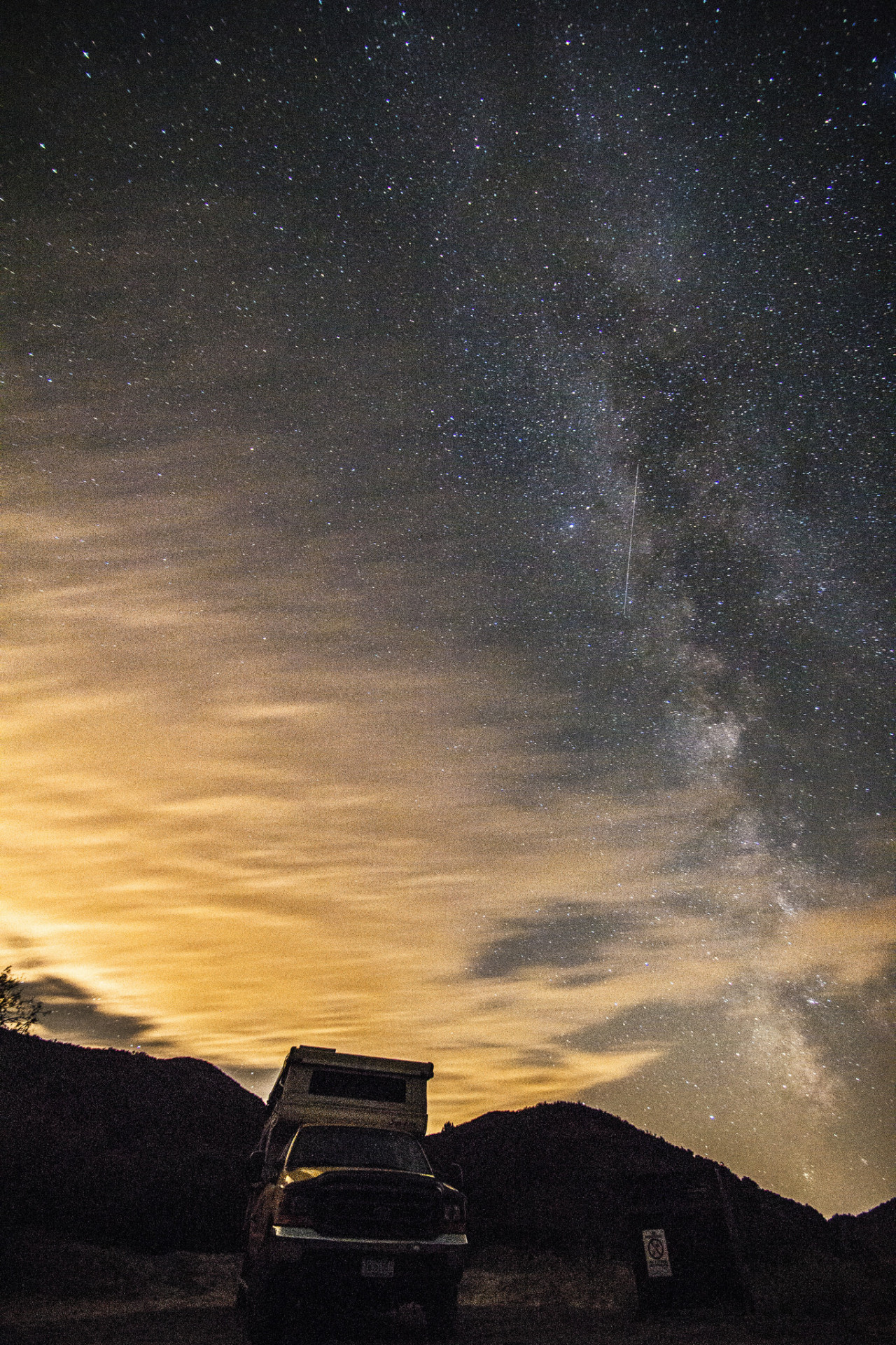tulipnight:  Clouds with Milky Way by Five Aliveon Flickr. 