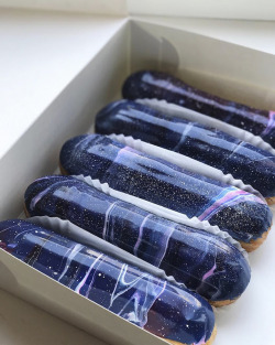 sweetoothgirl:   Galaxy Eclairs That Look Too Good To Eat  