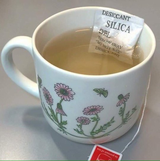 embersinfullbloom:  picsthatmakeyougohmm:   hmmm   Forbidden Tea 