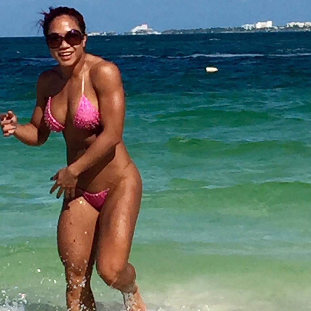 musclegirlsinmotion:  @tinang13 Captured randomly 😹Life is a beach and I’m just