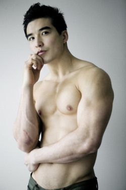 j-aime-asian-men:  Yummy ranger 