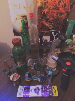spooky-ariel:  highwildchild:  My boyfriend and I have a little smoker’s corner in our room and I love it 