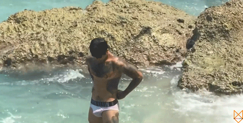 Sex sportmen-bulge:  Men on the beach pictures