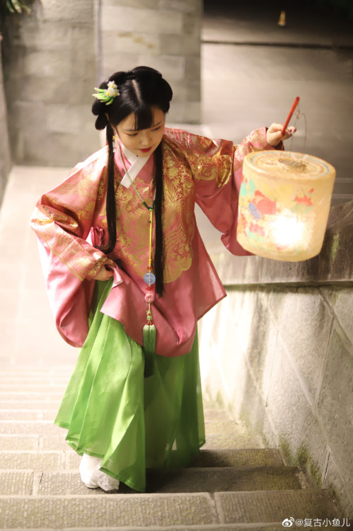 chinese hanfu and chinese lantern 