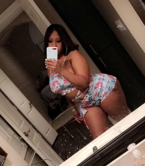 kingjazziedad:  DeliciouslySexy. Curvy. BootiDelicious Mami     Ms ActingLightSkin ❤️ ❤️ ❤️  Sexy pretty thick nurse lady. 