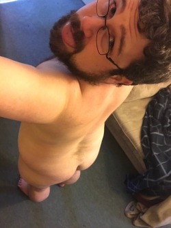 kabutocub:  teathewaygodintended:Starting the long weekend as I mean to go on. Naked with my butt out 