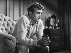 jamesbyron-dean:  James Dean in East of