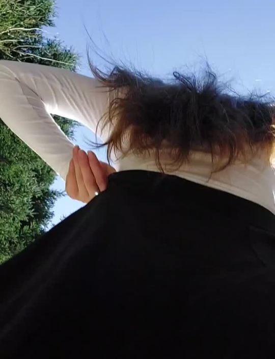 piaweinxx:juicy ass on a beautiful day // onlyfans  Típica provocação de dona de corno manso 