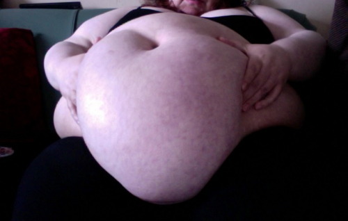 bigbellyluvr: wildrose1207: Fat Fat Fat Friday Wow I lobe your belly