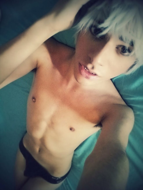 kittycamkat:  White hair has always been a dream of mine shown in anime. <3