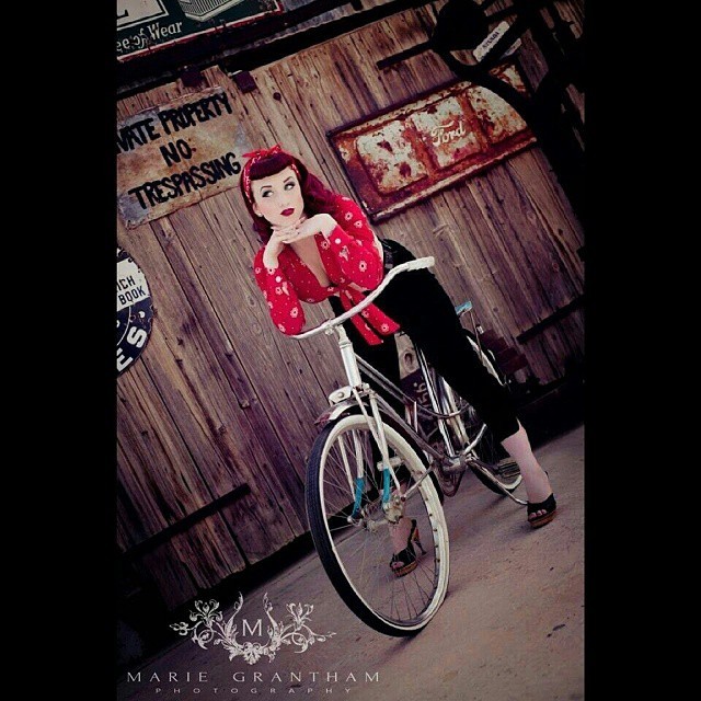 tap000:  Pinup ♡ Lisa Luxe  @lisaluxe   Photo ♡ Marie Grantham   @mariegranthamphoto