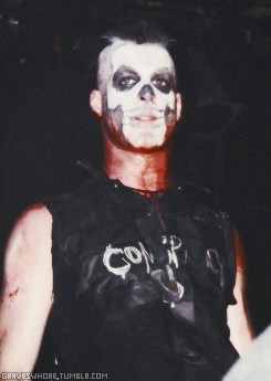 harleyqvina:  Michale Graves live with Gotham Road         