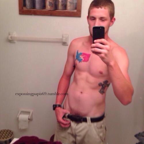 expossingpapis69:  www.expossingpapis69.tumblr.com  This Country Boy looking good😈😈