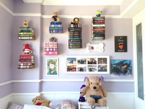 ifreakinlovebooks:  Pictures of my room, my shelves and my desk, requested by janeyreads.