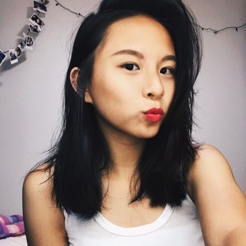 sggirls-trading: isnt it amazing watching how this sweet innocent girl turn into such a revealing on