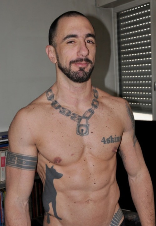 slavemasterthompson:  gayfetishperspective:  Marked Property.  Personally, I love