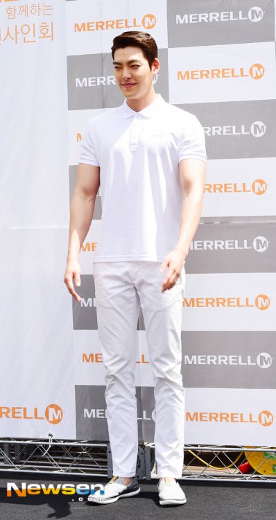 [Newsen] 20160520 Kimwoobin attending MERRELL Fansign