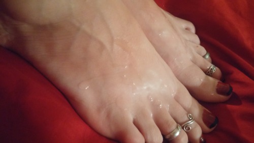 sweetcandytoes:  Unfortunately most of the cum had already run down between her toes by the time I got this picture.