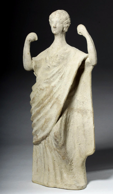 perkwunos:archaicwonder:Roman Terracotta Venus, 1st-3rd Century ADShe’s about to beat the shit out o