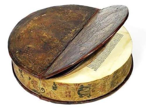 cafeinevitable:A Circular Book dating back to 1590 held by the University of Forsberg, Germany