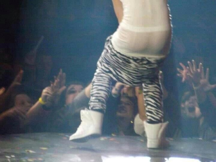sweatybiebersex:  Love Dat ASS!!!