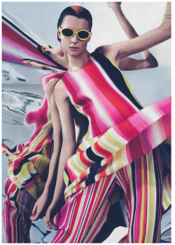 lindafarrow:  Visor inspired sunglasses, with a chunky acetate rim // Jeremy SCOTT by Linda Farrow Gallery  Featured in: VOLT magazine: http://bit.ly/1eOWelm