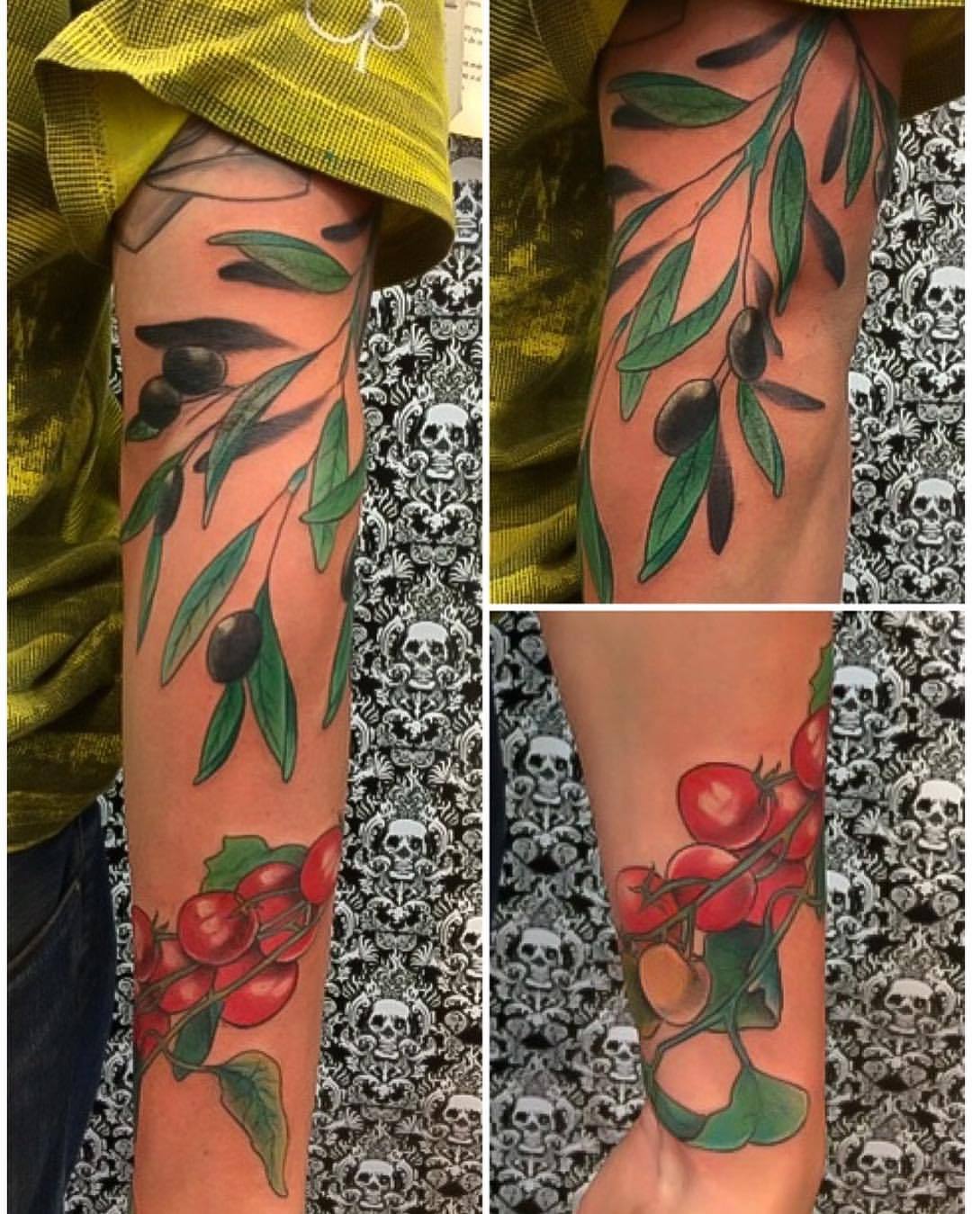 💀✖️primera sesión de tatuaje al pana @tonos.carlos rama de tomates cherry